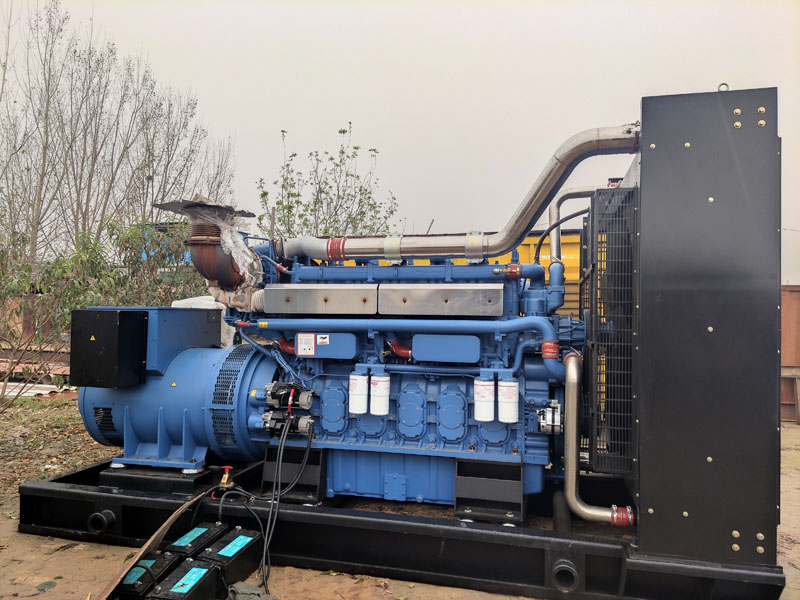 垫江柴油发电机组更换机油时，应遵循哪些步骤？